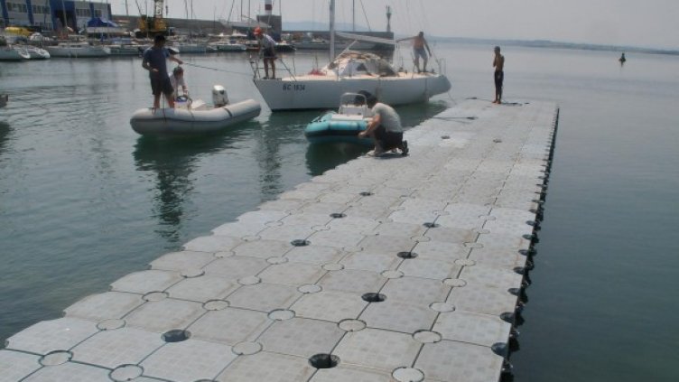 Не ми били понтоните на Кристо, най ми били... кубове