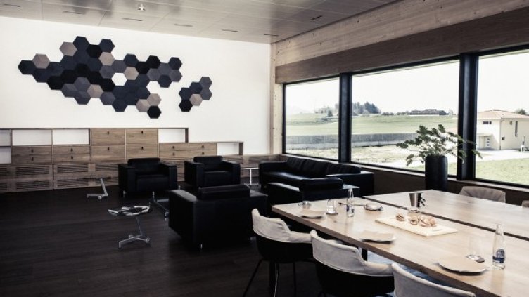 Bang&Olufsen превърна в луксозен дом шоурума на Aston Martin в швейцарския град Сен Гален