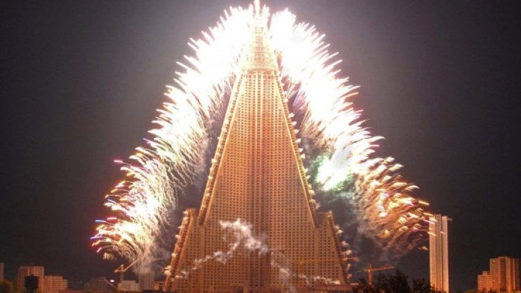 Нов живот за най-пустата сграда в света – хотел в Северна Корея