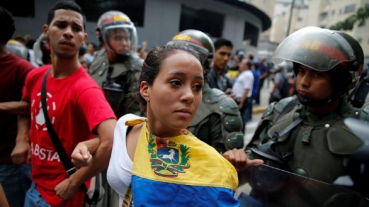 Студенти от опозицията по време на марш срещу правителството Снимка: архив Reuters