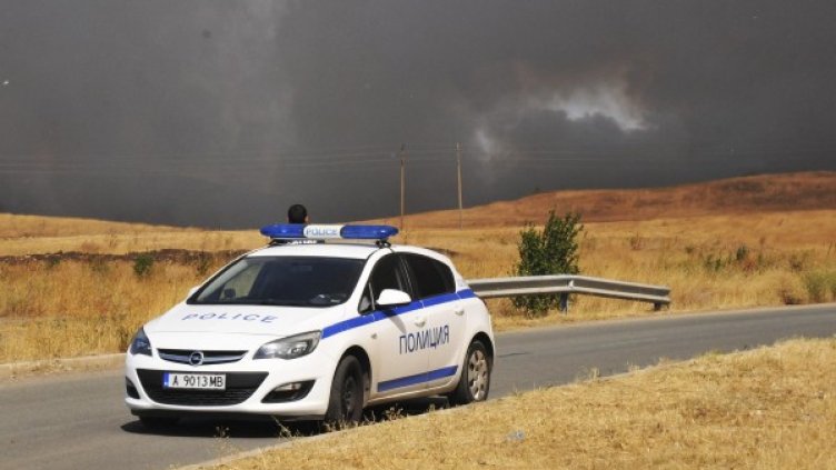 Арестуваха мъж, тръгнал да спасява имота си от огнена стихия