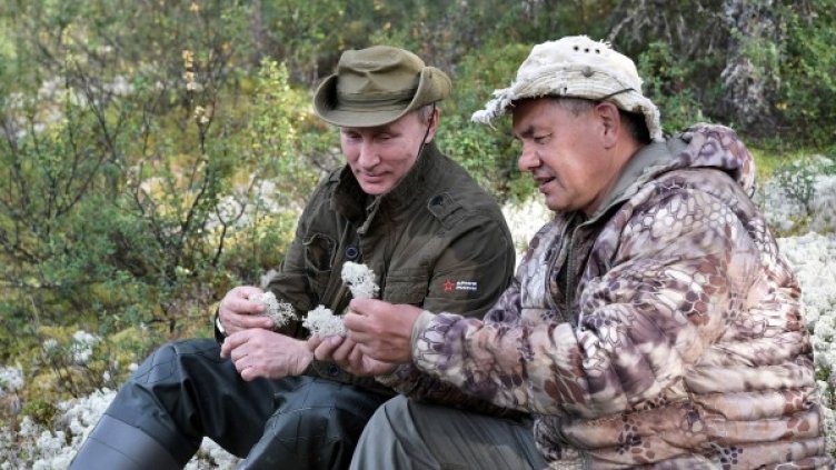 Владимир Путин и Сергей Шойгу. Снимка: Reuters