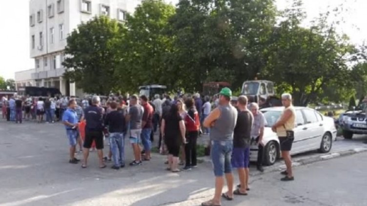 Земеделци протестират заради далавери в Монтанско