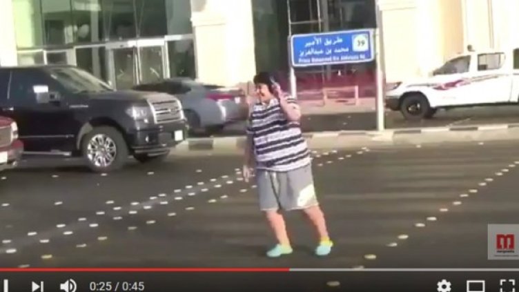 Саудитски тийнейджър в ареста – танцувал на улица