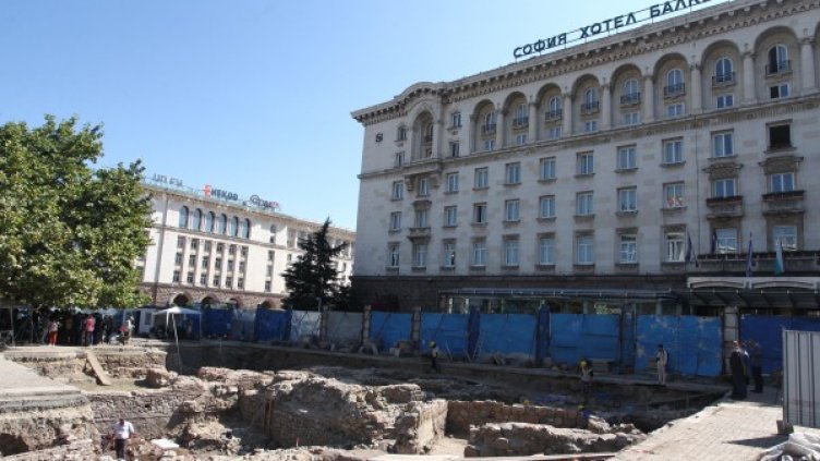 Площад "Света Неделя" &ndash; пешеходен, съхраняващ историята