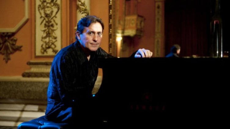 Маестро Людмил Ангелов. Снимка:  Фондация "Пиано Екстраваганца"