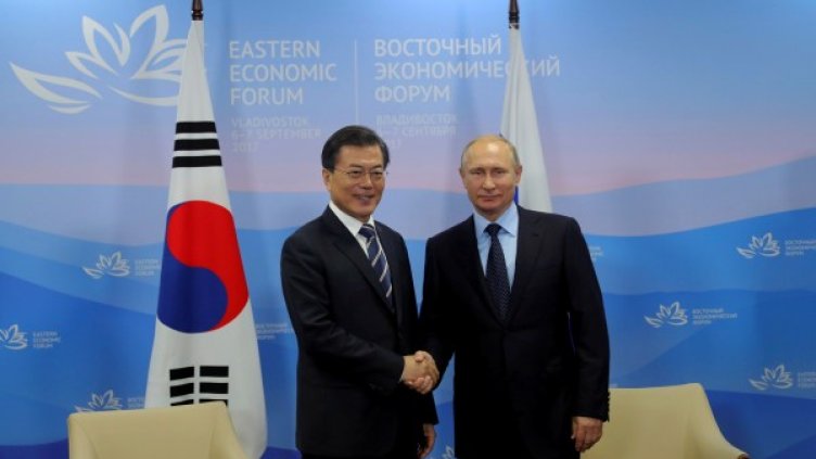 Мун Дже Ин и Владимир Путин. Снимка: Reuters