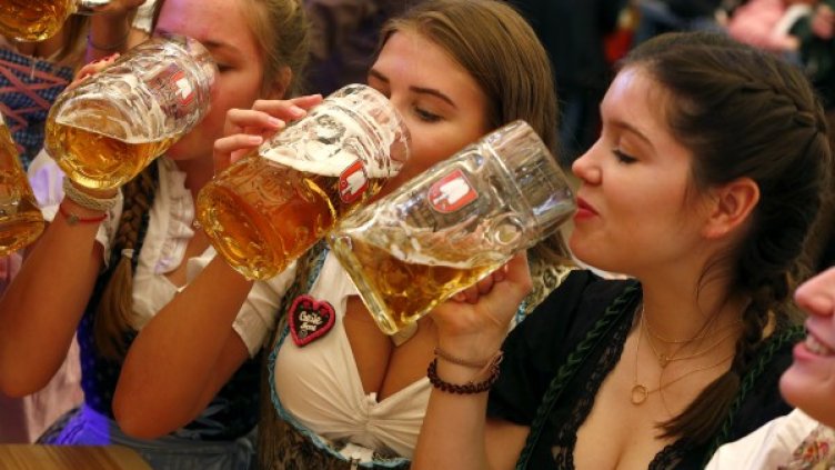 Да се лее бира, вюрстчета да има: Откриха 184-ия Октоберфест