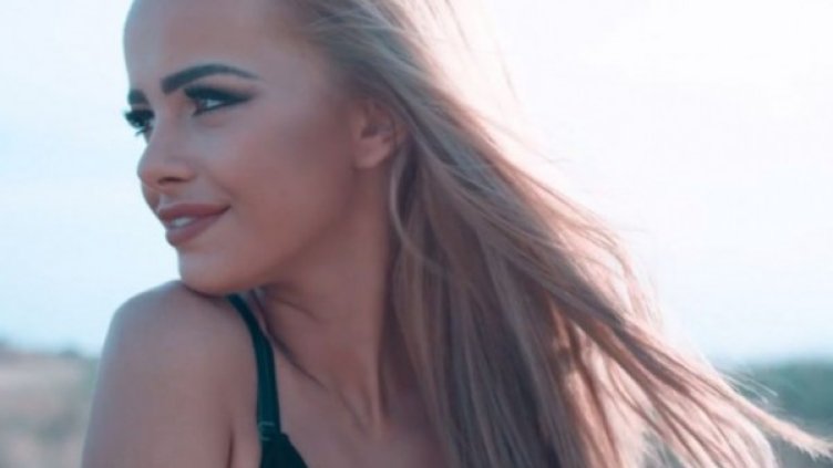 Късметът споходил Сузанита. По цяла нощ не спи, пише текстове!