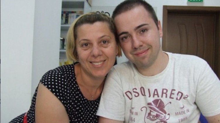 Венци и майка му Росица. Снимка: "Труд"