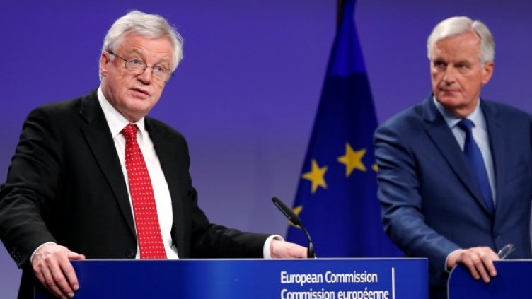 Дейвид Дейвис и Мишел Барние. Снимка: Reuters