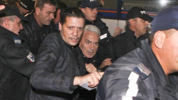 Кадър от екшъна в НАТФИЗ, който Сидеров устрои след спречкване с Будинов. Снимка: архив "Булфото"