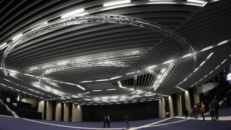 Обратно броене: В НДК кипи усилен труд, работата &ndash; в срок