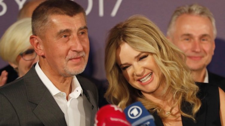 Бабиш и съпругата му Моника. Снимка: БТА