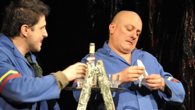 Стефан Щерев-Чечо с Асен Блатечки по време на репетиция на спектакъла "Жената над нас". Снимка: архив, Булфото