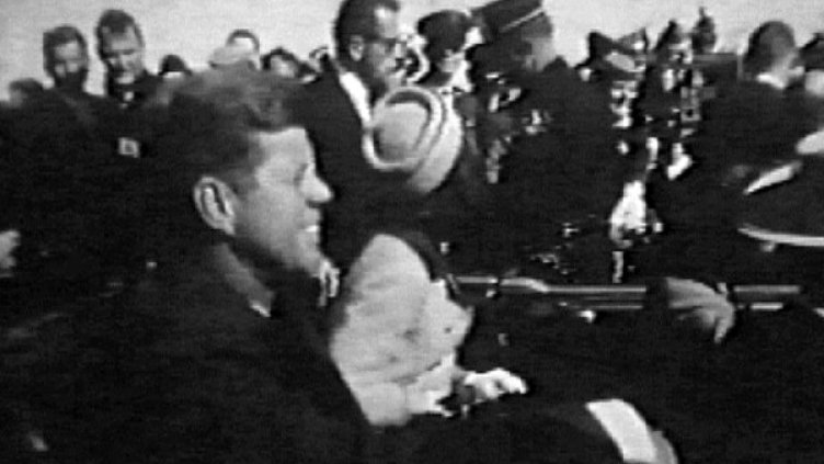 Джон Кенеди със съпругата си минути преди да бъде застрелян. Снимка: архив, Reuters