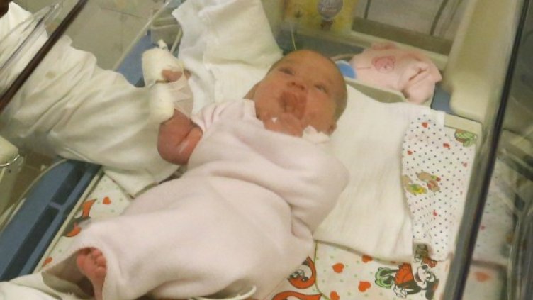 Капачки в помощ на новородени: Как пластмасата купува кувьоз?