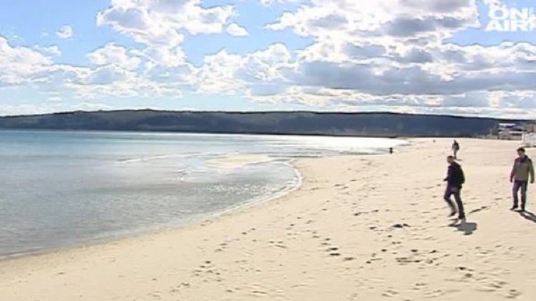 Феномен във Варна: Морето се отдръпна на метри от брега