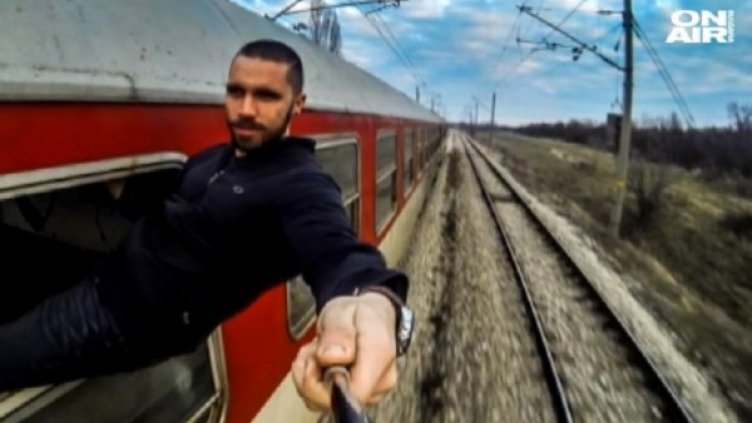 Нашенец шокира със "самоубийствено" селфи от влак