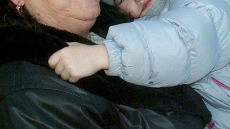 Всяка трета кандидат-бавачка е баба! Търсят се 1500