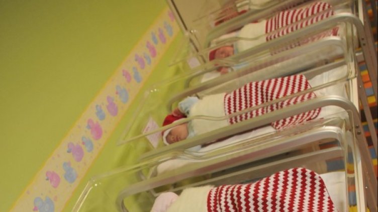 Рекордно ниска раждаемост през 2017 г. Умира ли България?