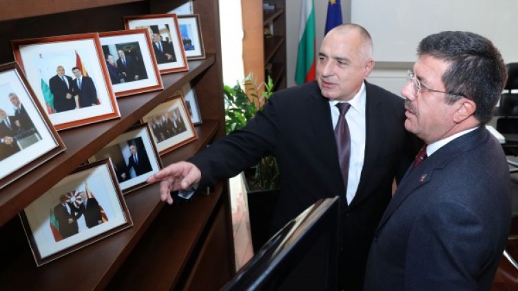 Нихат Зейбекчи и Бойко Борисов. Снимка: Правителствена пресслужба