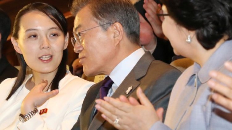 Ким Йо Чен говори с президента на Южна Корея Мун Дже Ин Снимка: Reuters