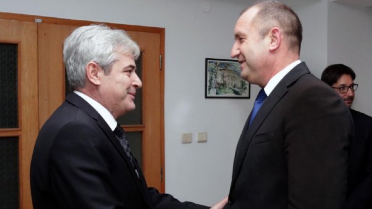 Али Ахмети и Румен Радев. Снимка: Прессекретариат на държавния глава