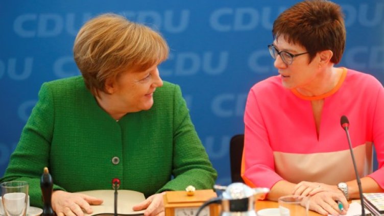Ангела Меркел и Анегрет Крамп-Каренбауер. Снимка: Reuters