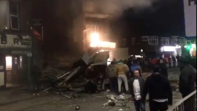 Eксплозия разруши магазин и къща в английския град Лестър