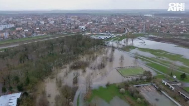 Елхово &ndash; тревожно! Следят прииждащата Тунджа