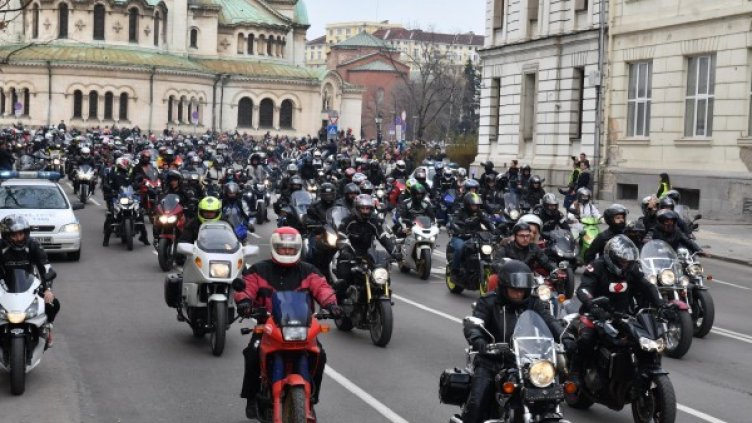 Мотористите – застрашени на пътя или отговорни за катастрофите?