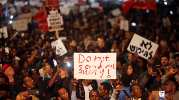Бежанци протестират срещу депортацията им от Тел Авив. Снимка: БТА