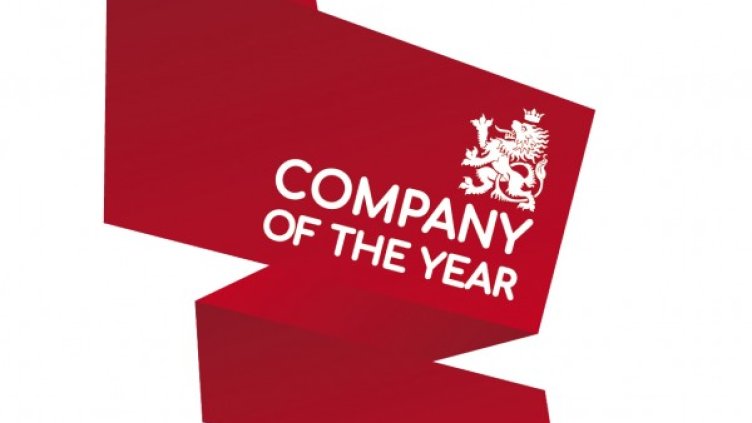 Ученици показват 3D модел на проекта за космически град