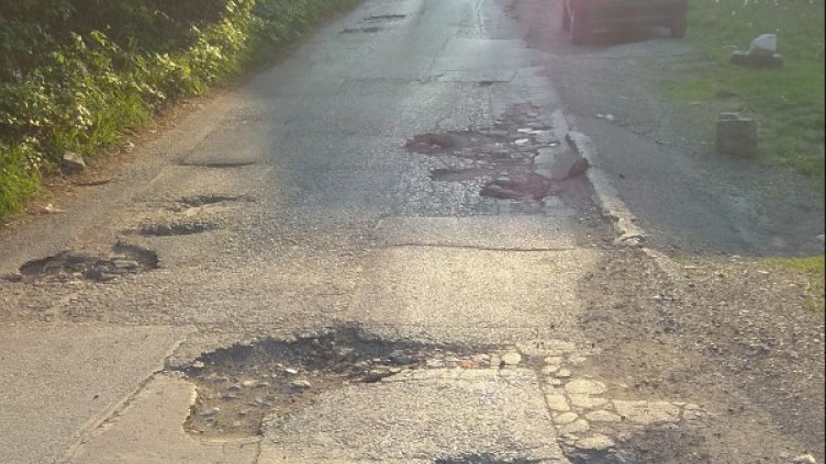 София, "Бояна": Улица без тротоари, асфалт, но с дупки и... данъци