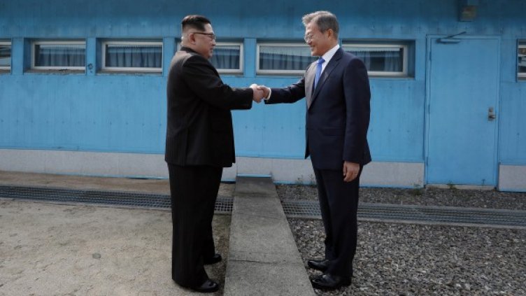 Ким Чен Ун и Мун Дже Ин. Снимка: БТА