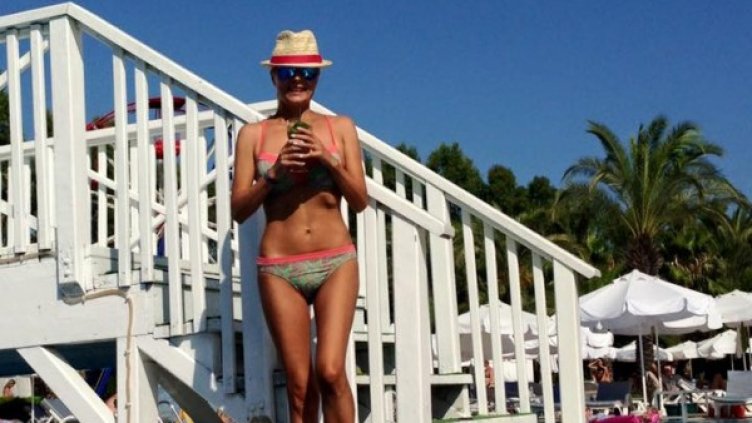 Венета Райкова на 44: От Попово до "Папараци"