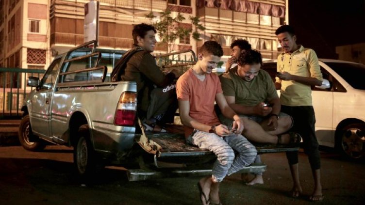 Осама Ахмед /в центъра/ и Ахмед Салех /ляво/. Снимка: БТА