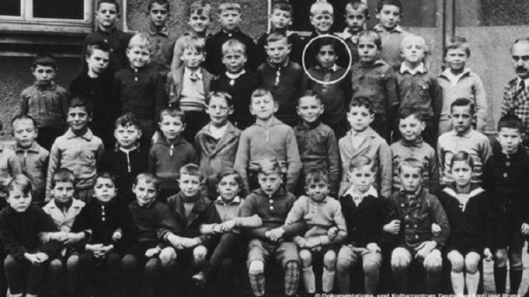 Централната алея бе осеяна с мъртъвци: Геноцидът над ромите!