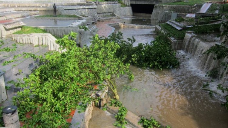 Буря с градушка удари Бяла Слатина и Плевен