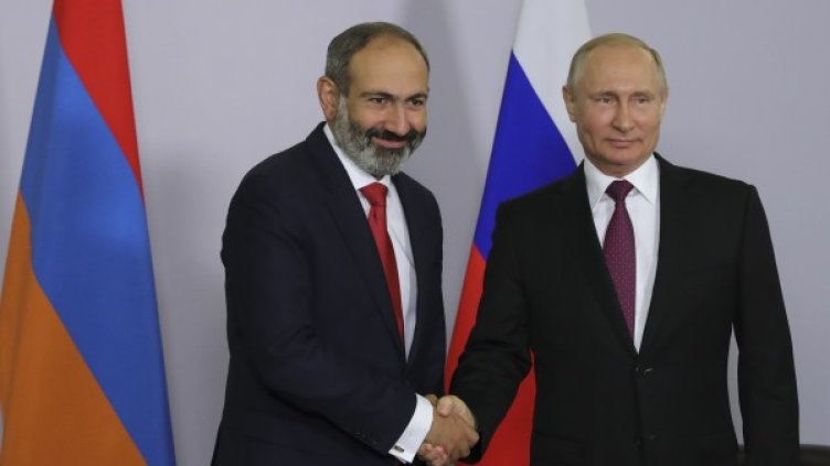 Никол Пашинян и Владимир Путин. Снимка: Reuters