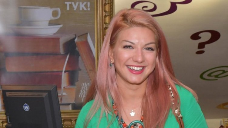 Йоана Драгнева на 32: Певицата общинар