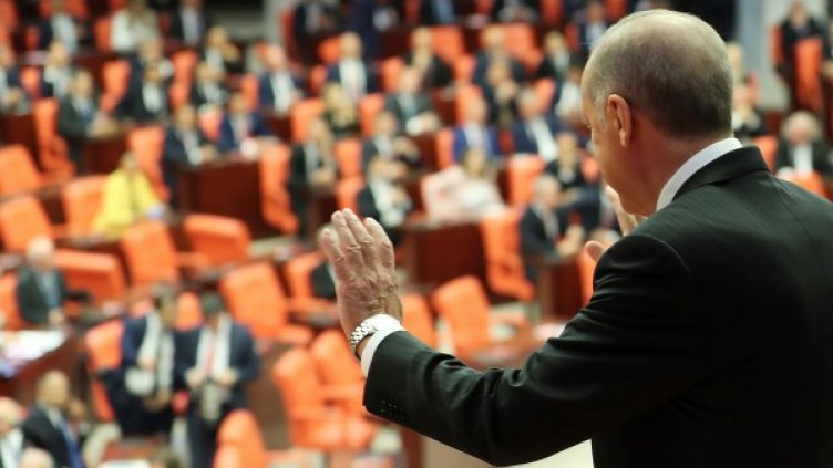 Ердоган поздравява парламента в Турция. Снимка: БТА