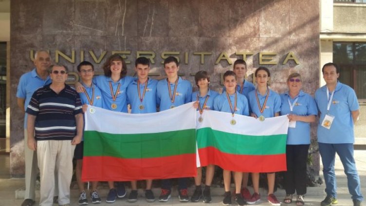 Отборът по информатика. Снимка: МОН