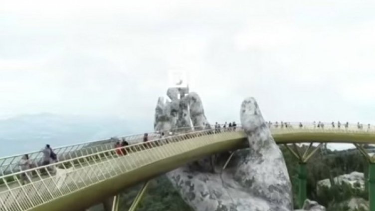 Мост на гигантски ръце във Виетнам. Зрелищно!