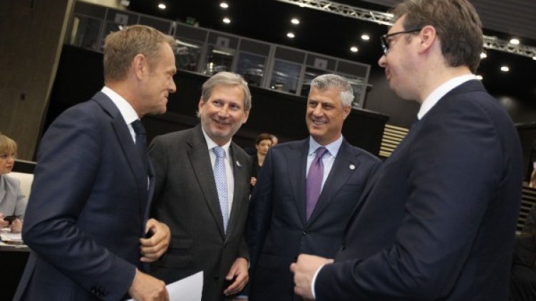 Доналд Туск, Йоханес Хан, Хашим Тачи и Александър Вучич. Снимка: Dnes.bg / Олег Попов