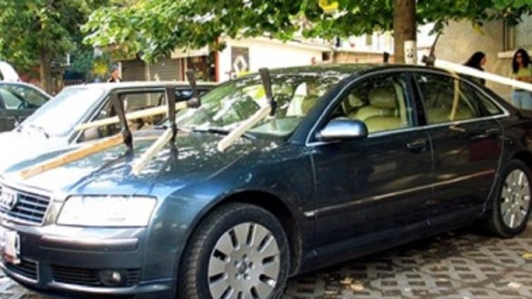 Архивен кадър на надупченото ауди на покровителя на имотната мафия Здравко Донев-Капона, 20 ноември, 2008 г., Снимка: 24 часа