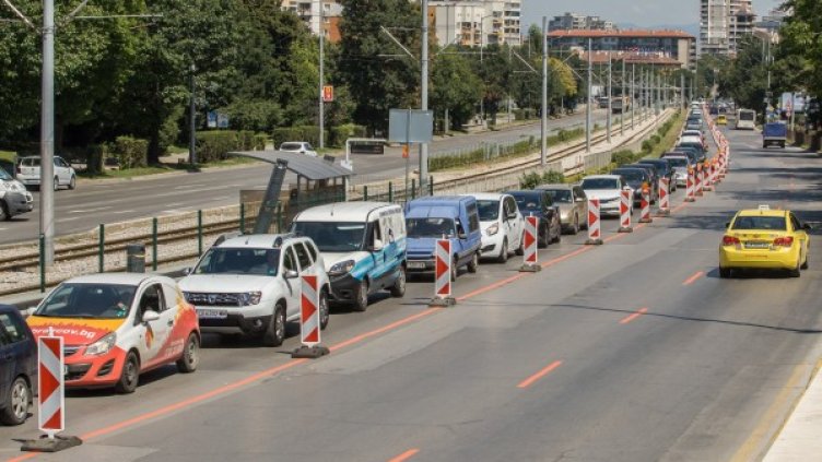 Човек и добре да живее... се връща от морето и виси в задръстване