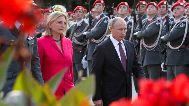 Карин Кнайсъл и Владимир Путин. Снимка: архив, Reuters