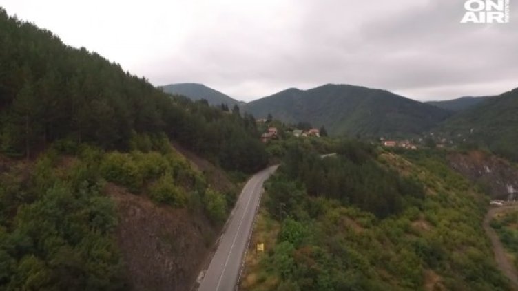 Пътят до Своге: 45 млн. прибрани левчета и положен асфалт за... градинки